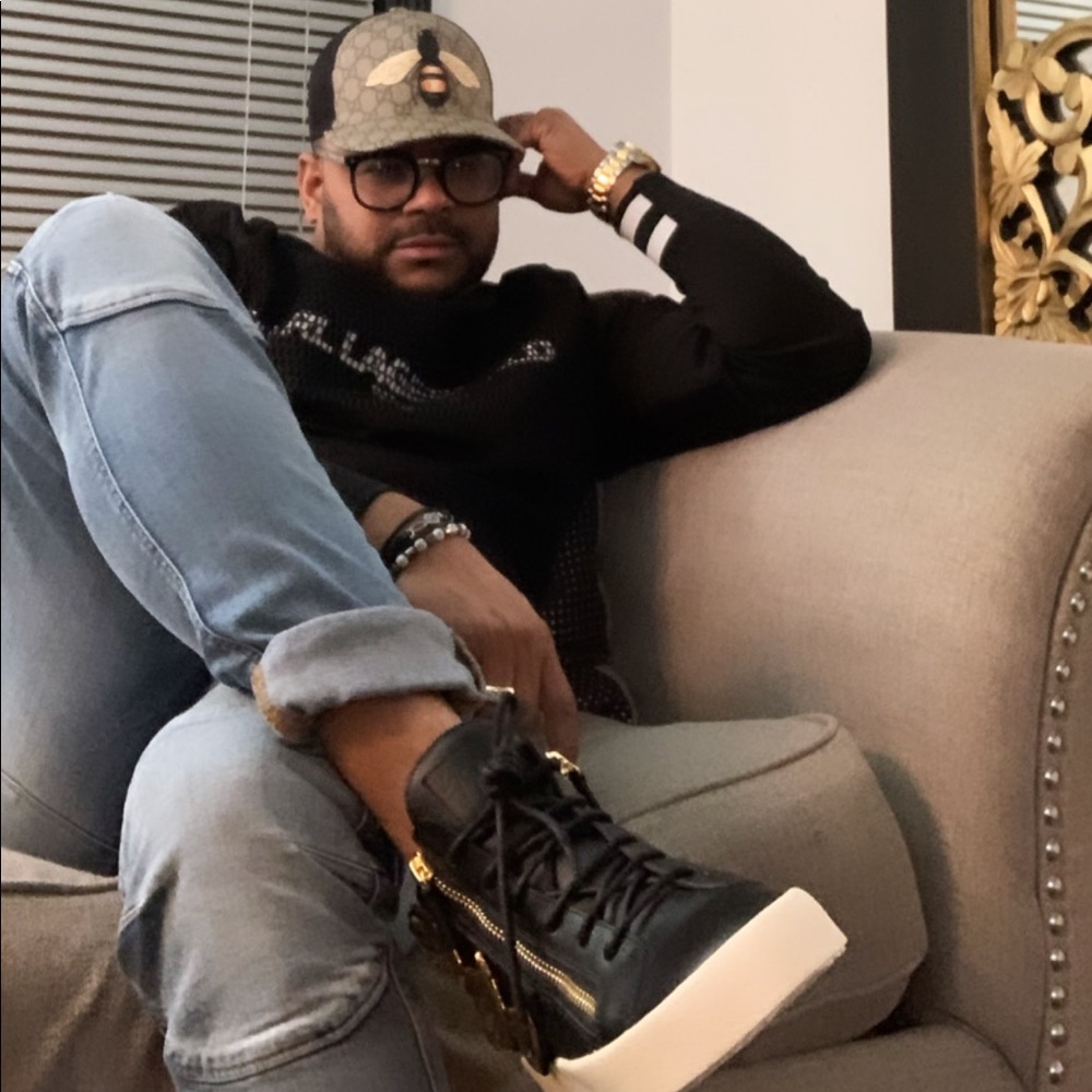 Meet your Posher, Ramone